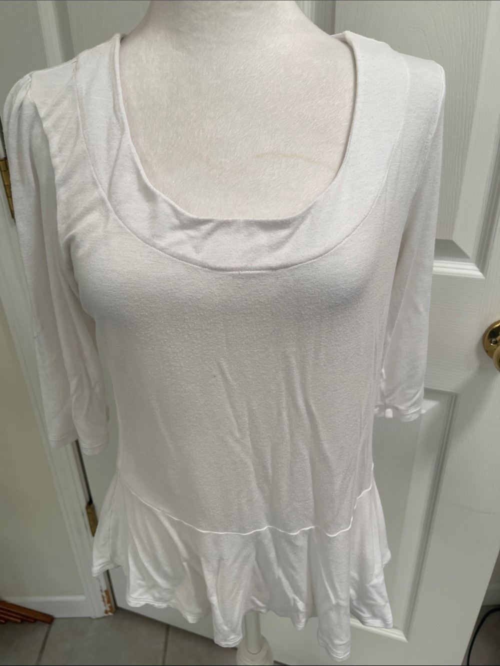 Women’s Scoop Neck Ruffle Hem Top - White